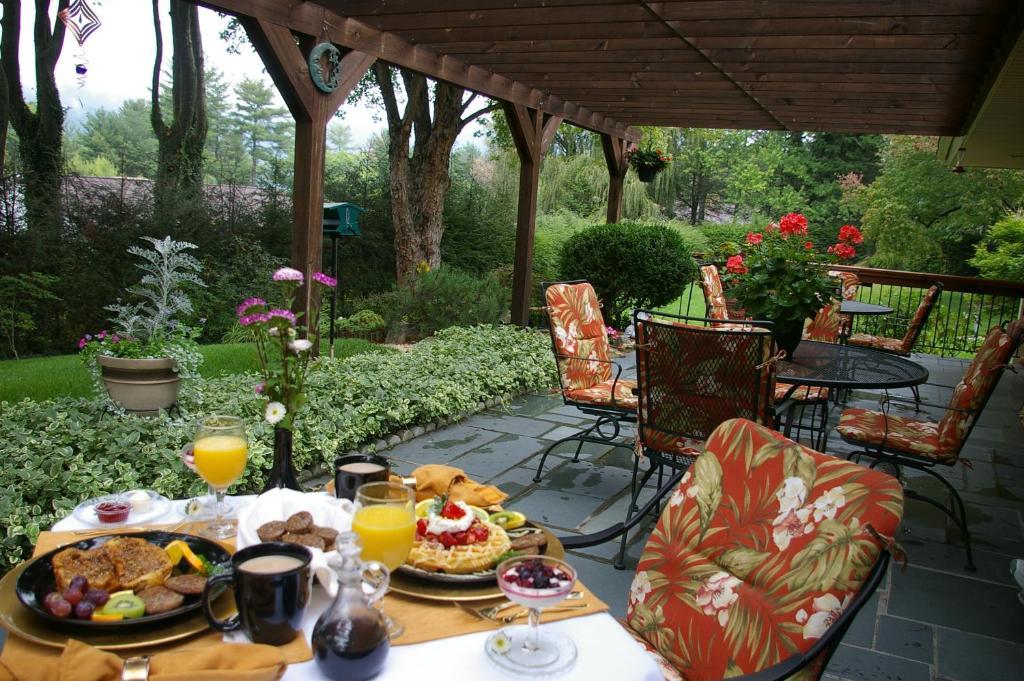 Brookside Mountain Mist Inn Вейнсвілл Екстер'єр фото