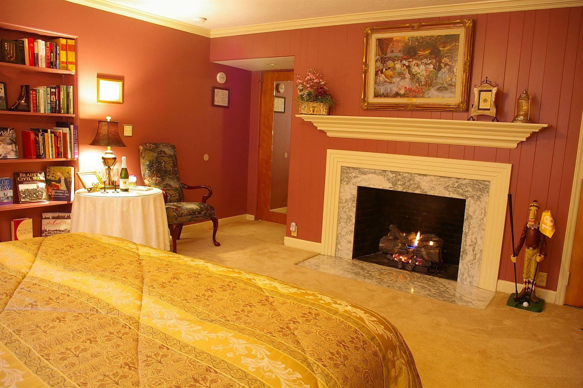 Brookside Mountain Mist Inn Вейнсвілл Екстер'єр фото