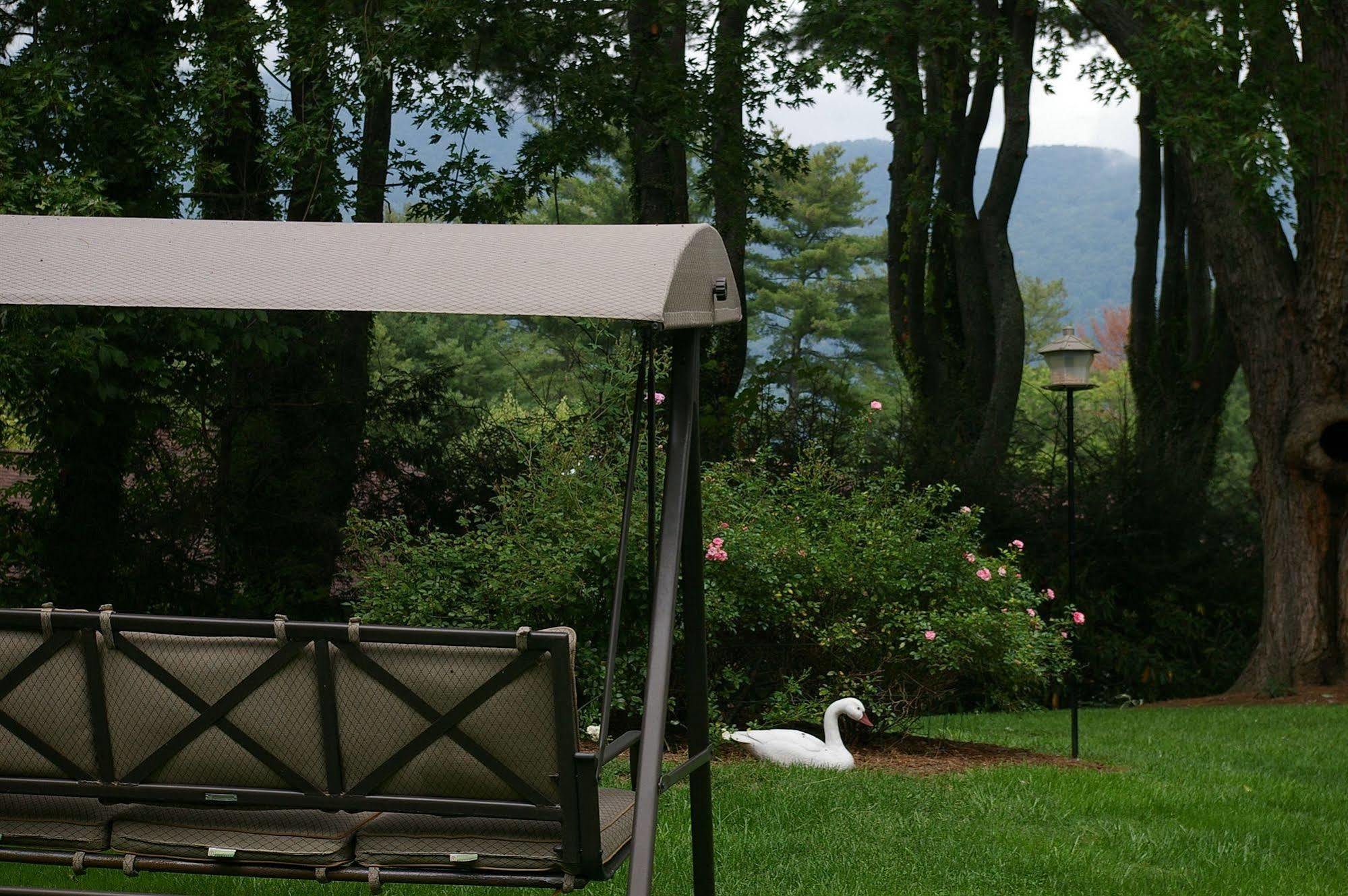Brookside Mountain Mist Inn Вейнсвілл Екстер'єр фото