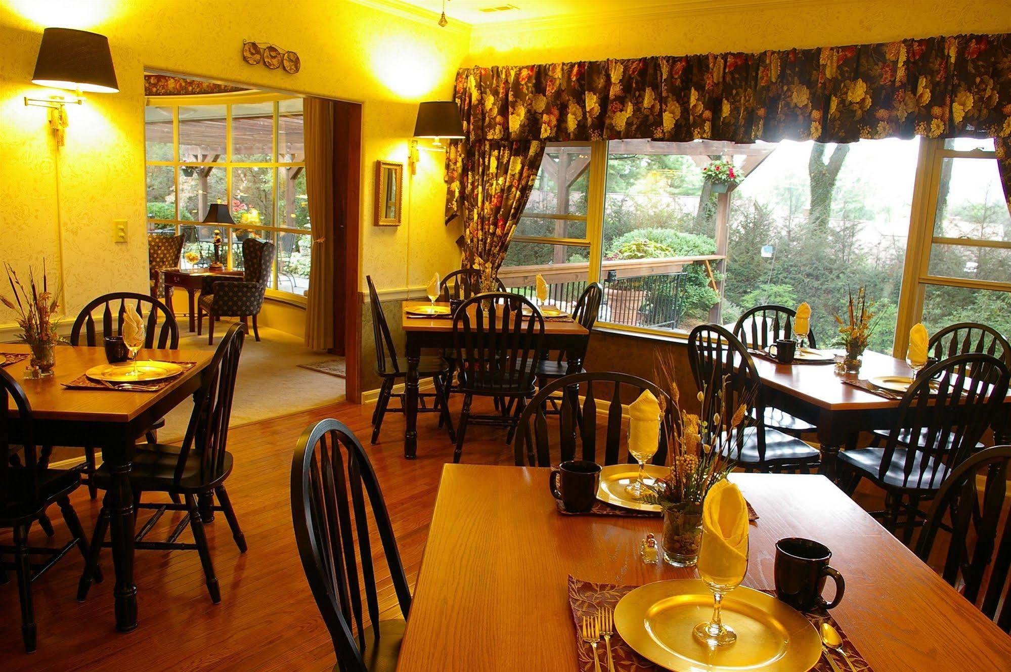Brookside Mountain Mist Inn Вейнсвілл Екстер'єр фото