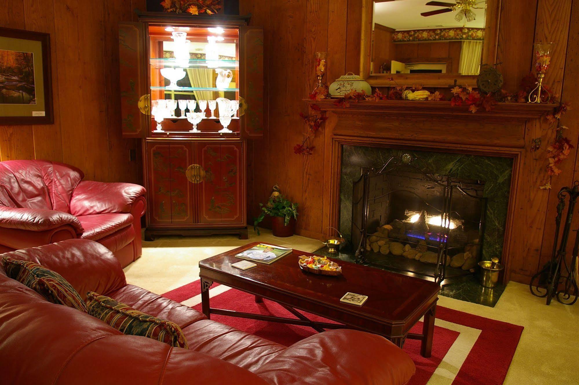 Brookside Mountain Mist Inn Вейнсвілл Екстер'єр фото